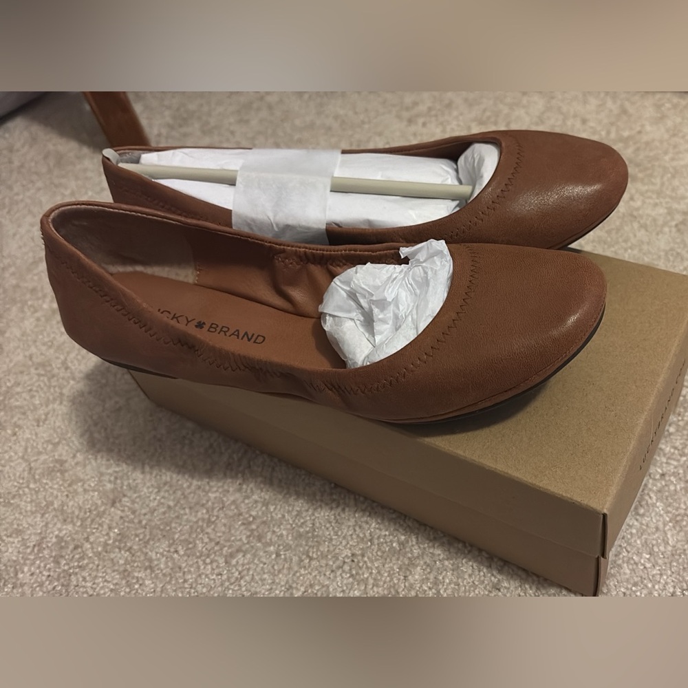 Brand new Lucky Brands Women's Brown Ballet Flats - Classic Comfort